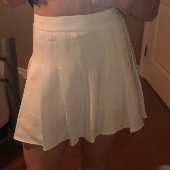 White pleated tennis skirt - Picture 3 of 4